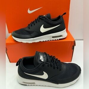 Nike Air Mac Thea Older Kids Size 5 Black White Running Shoes Back To School